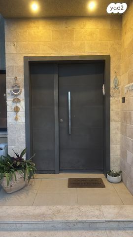 דלת כניסה