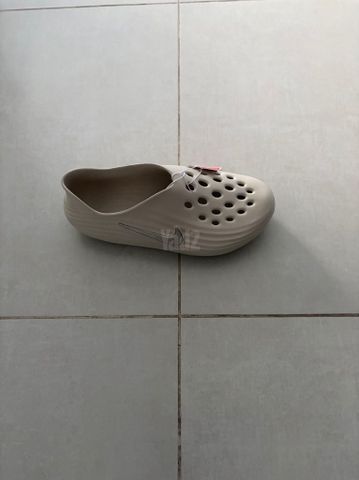 Nike rejuven slides