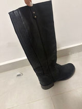 מגפיים שחורות