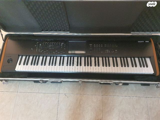 אורגן  Korg Kronos 2, R-H3