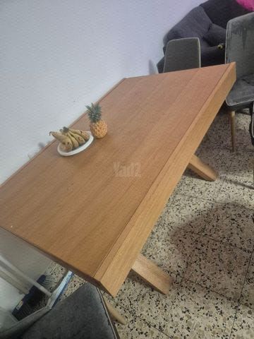 שולחן עץ