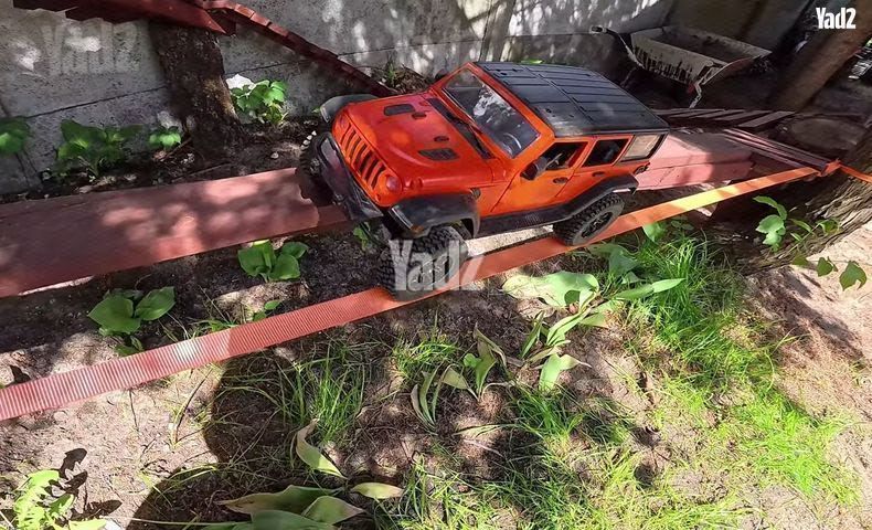 רכב על שלט 4*4 crawler rc