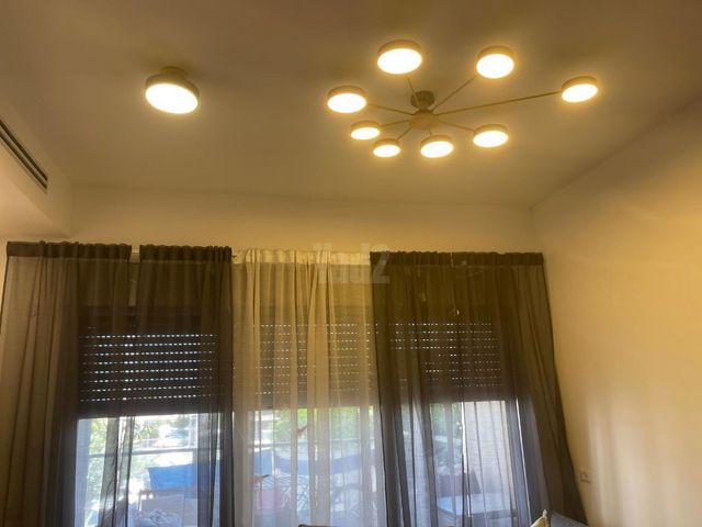 וילונות ומנורות למכירה