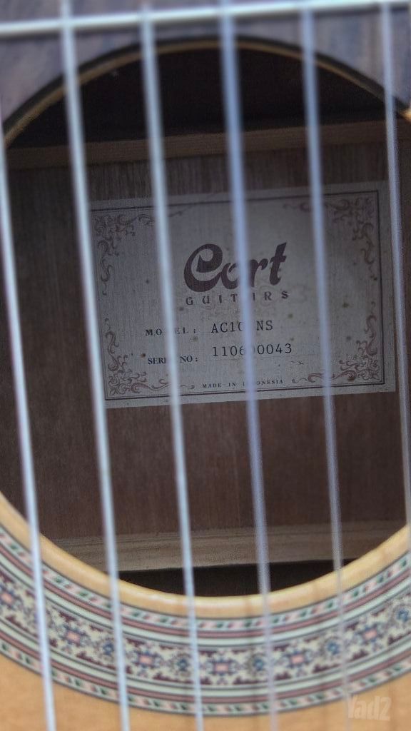 גיטרה קלאסית cort