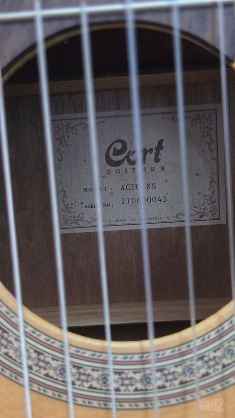 גיטרה קלאסית cort