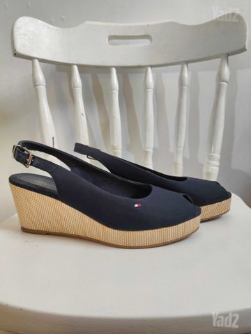 Tommy Hilfiger מידה 41 סנדלים