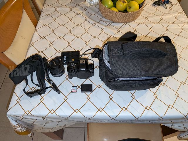 מצלמת canon r100