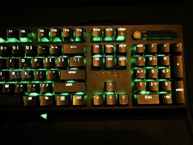 מקלדת  רייזר black widow v3