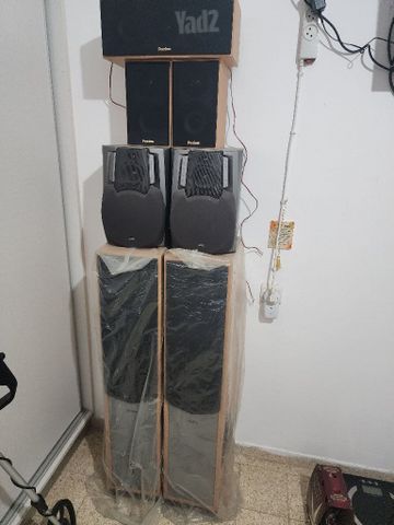 רמקולים של  peerless