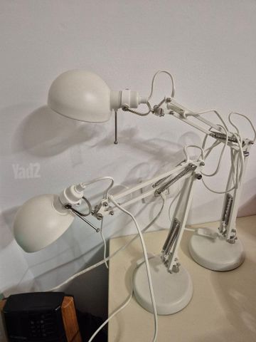 מנורת שולחן