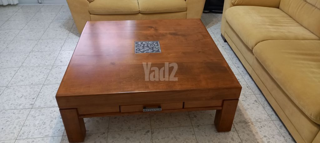 סלון כולל שולחן