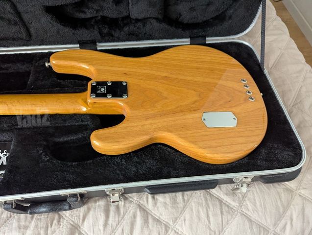 בס musicman stingray classic