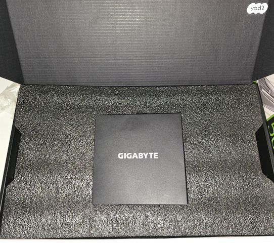 GIGABYTE RTX 5080 AERO OC SFF