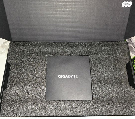 GIGABYTE RTX 5080 AERO OC SFF