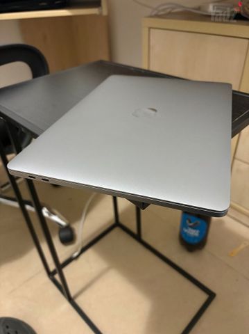 מחשב MacBook pro 2019