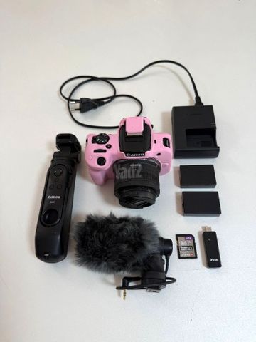 Canon EOS R50 Creator Kit