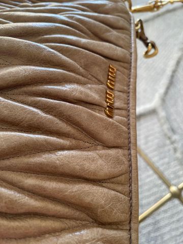 תיק miu miu