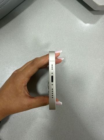 אייפון 13 iPhone