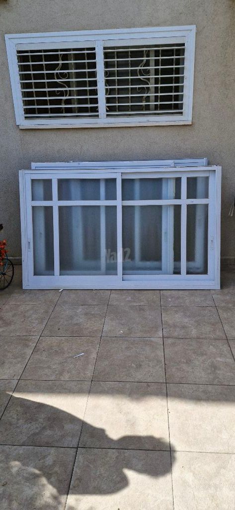 חלון אלומיניום