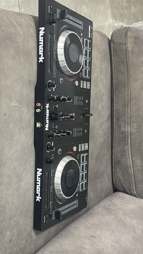 קונטרולר DJ
