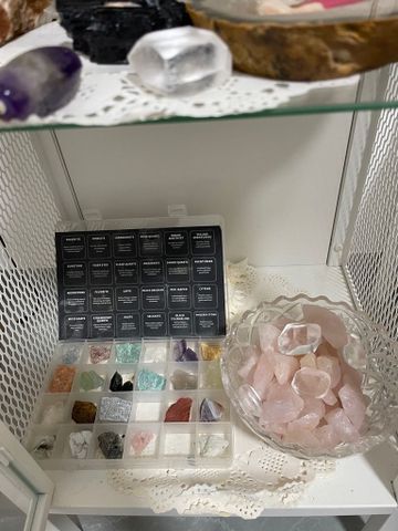 אבני חן וקריסטלים טבעיים