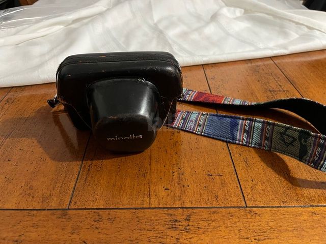 מצלמת פילם Minolta