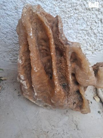 סלעים ,נטיפים ,קוורץ,מנרלים