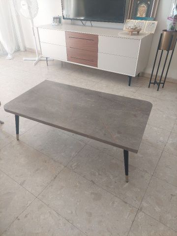 שולחן