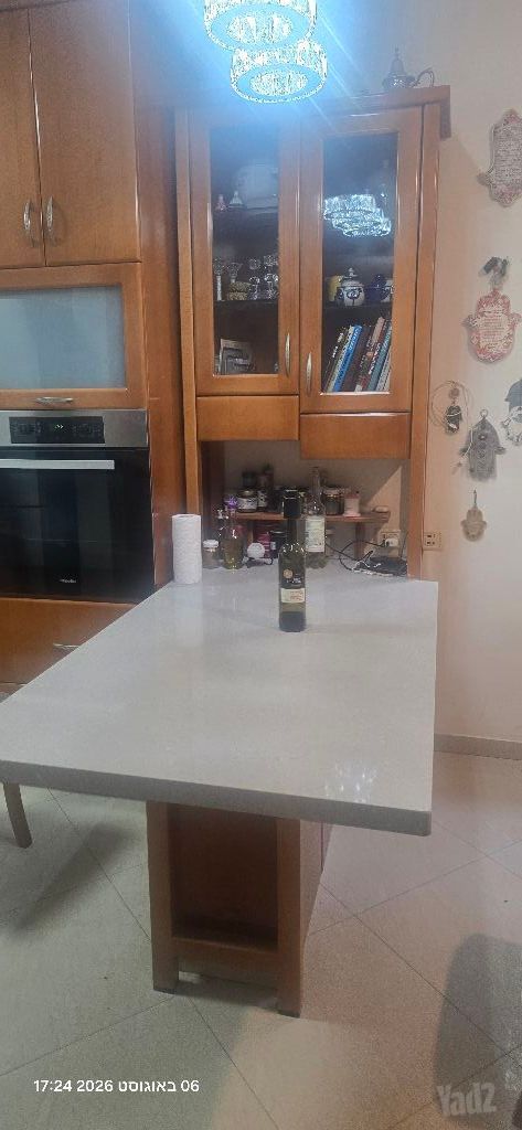 פינת אוכל אי