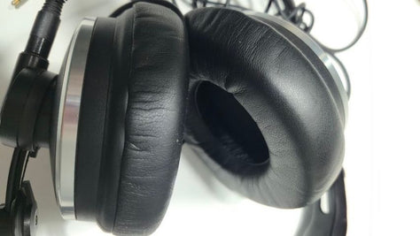 אוזניות AKG K271