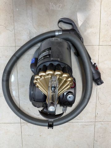 שואב אבק Dyson DC23