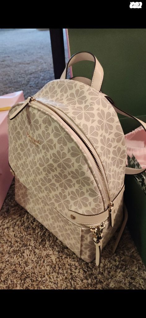 תיג גב יוקרתי של KateSpade NYC