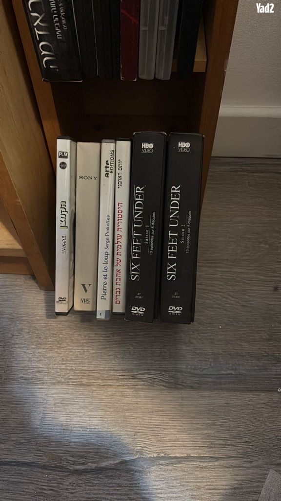 ספריה cd עם עם cds וגם dvds