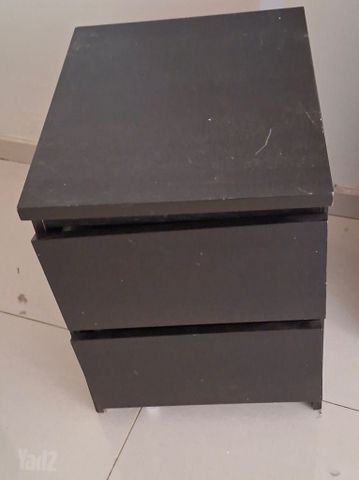 למסירה שידת מגירות