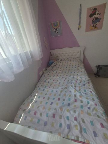 ארון בגדים לבת