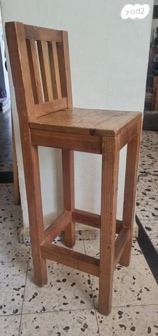 כיסא עץ מלא