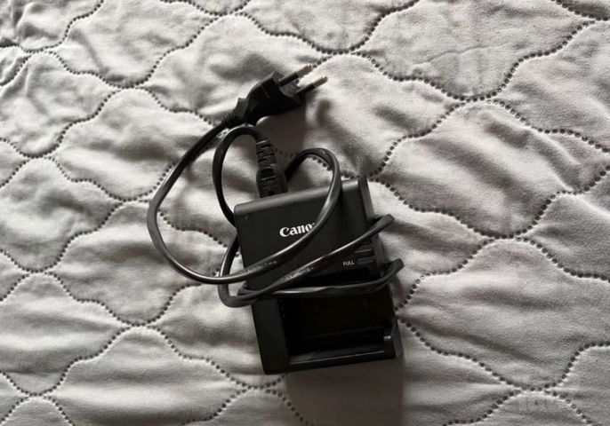 מצלמת canon eos 4000d חדשה