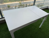 שולחן Ikea בצבע לבן