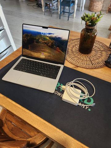 MacBook Pro 14 M2