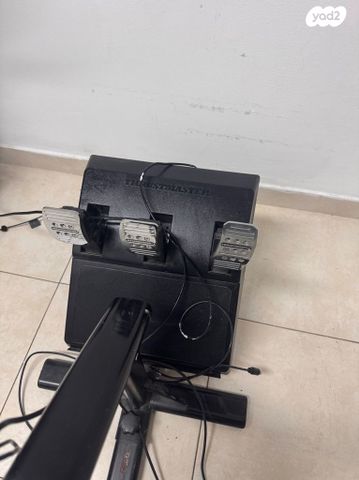 סימולטור נהיגהthrustmaster