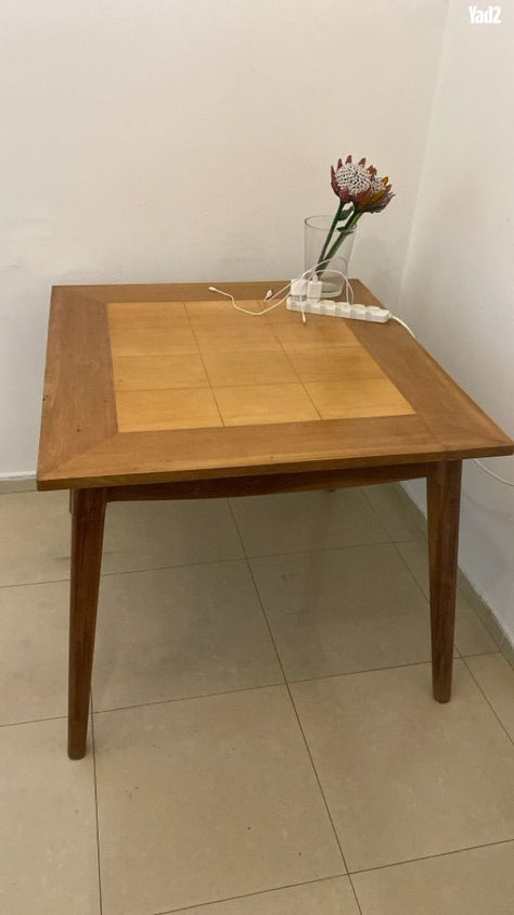 שולחן אוכל