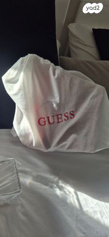 תיק של Guess