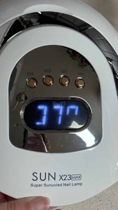 מנורת UV ללק ג׳ל