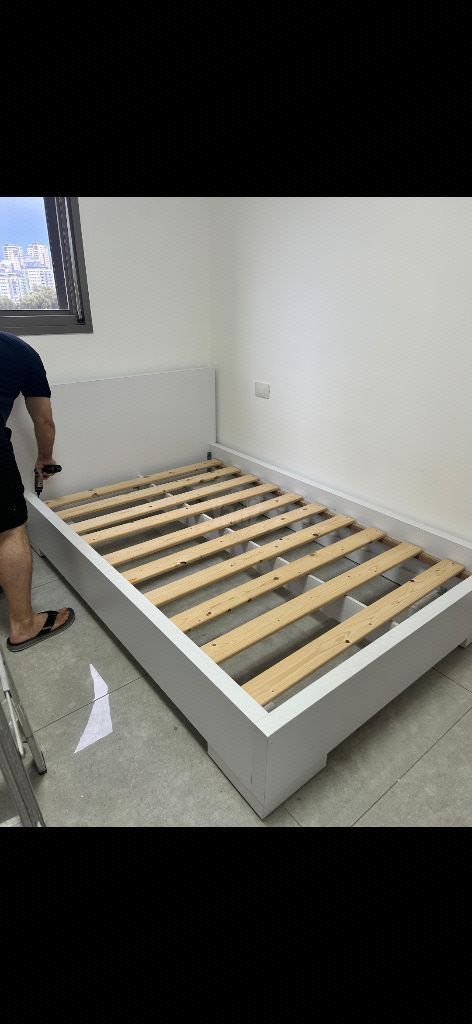 מיטת נוער וחצי