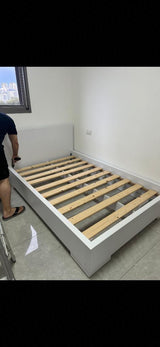 מיטת נוער וחצי