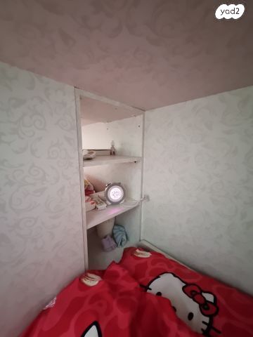 מיטה קומותיים + שידה כוורת