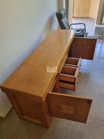 מזנון מעץ מלא