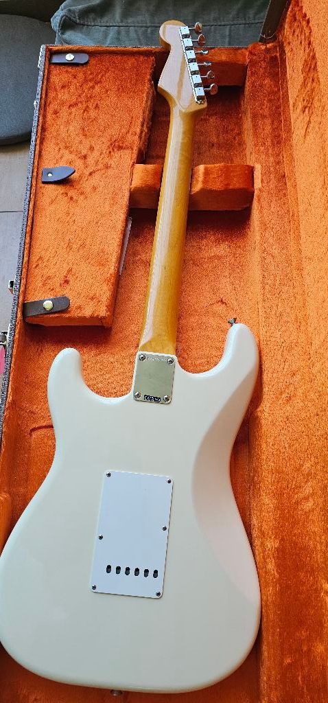 Fender strat Vintage II 61
