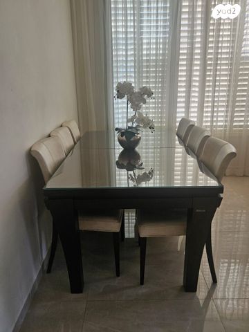 שולחן +6 כסאות