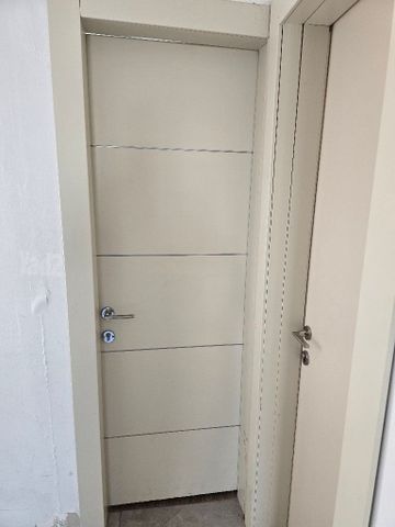 דלתות